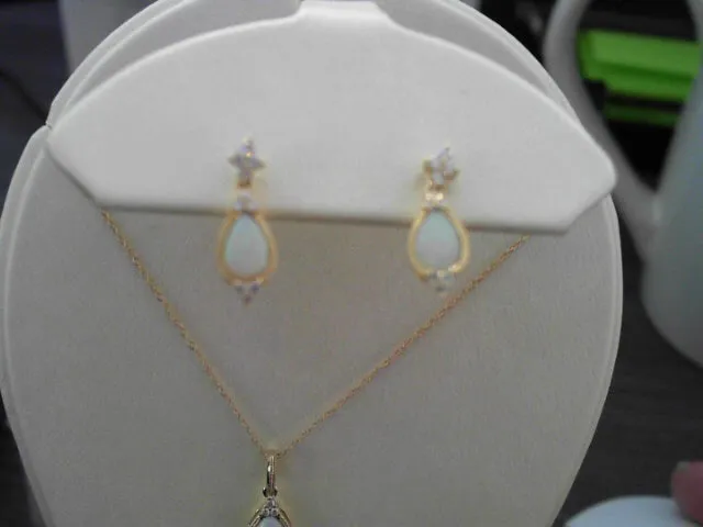 14K  YG DAINTY PEAR SHAPED OPA
