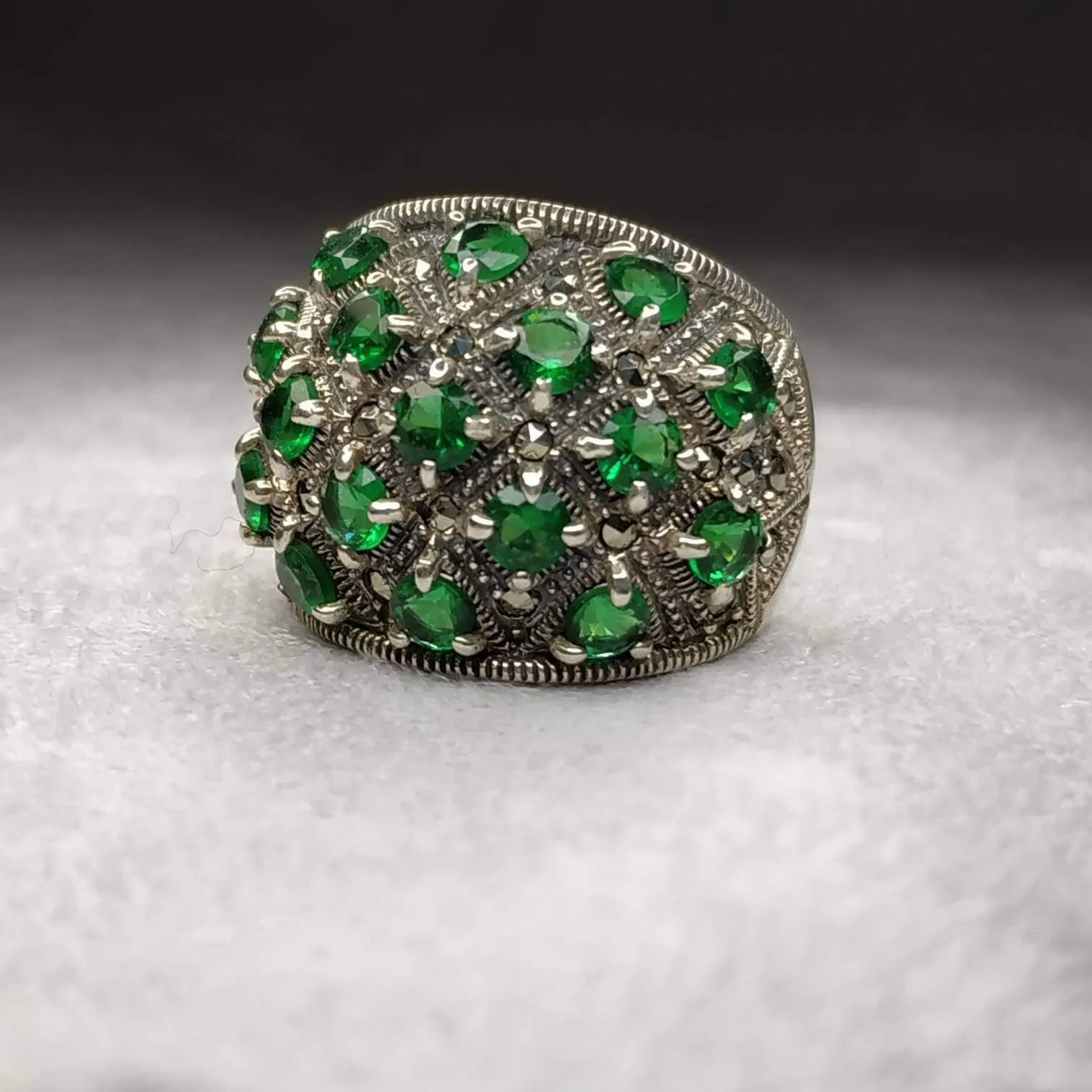Art Deco Dots Ring Silver Emerald Green Marcasite