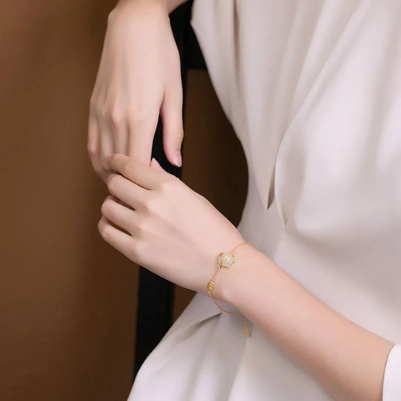 Inspired design gilt inlaid natural Hetian jade cat bracelet