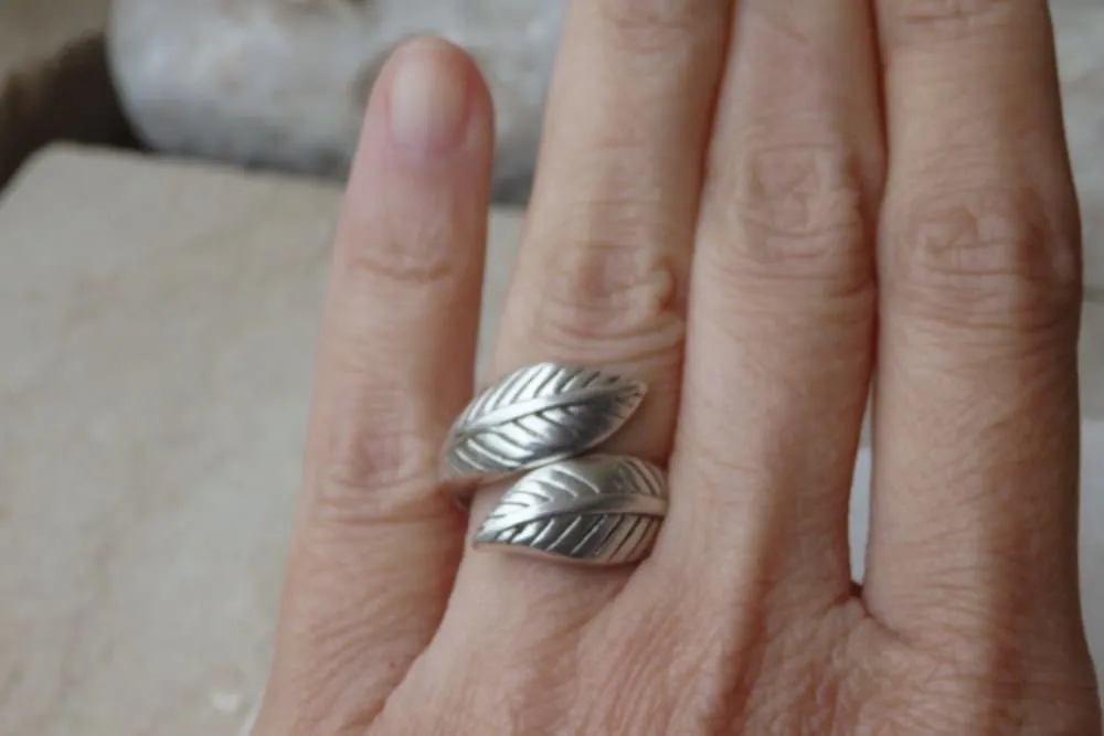 Leaf leaves ring