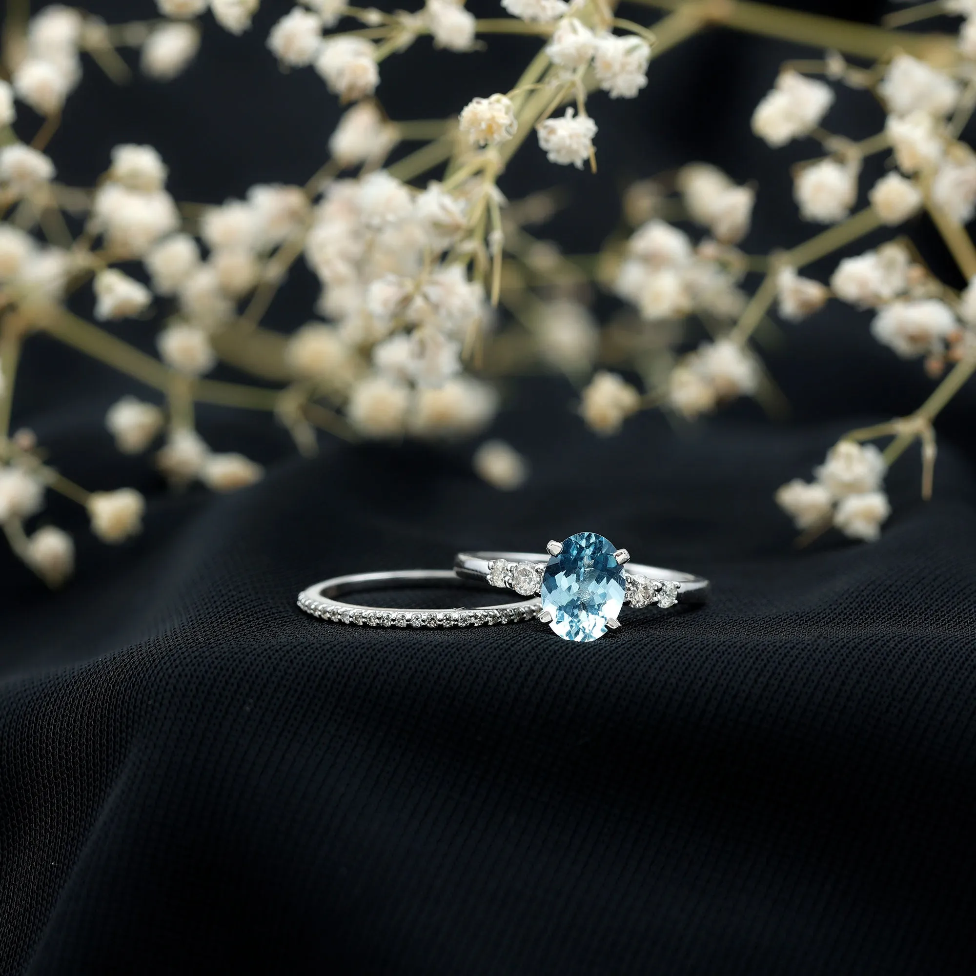 Oval Aquamarine Solitaire Ring Set with Diamond